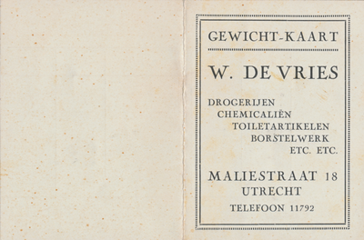 711567 Buitenzijde van een 'Gewicht-kaart' van W. de Vries, Drogerijen, Chemicaliën, Toiletartikelen, Borstelwerk etc. ...